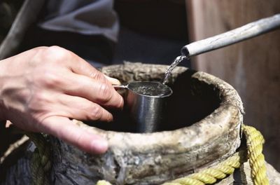 白酒的酒瓶上有“兩字”,囤著價(jià)也不漲!行家:喝酒還得靠?jī)?yōu)級(jí)酒